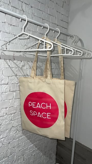 Фірмовий куточок та шопери Peach Space
